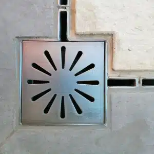 Double plug gully and vertical outlet for pool channel